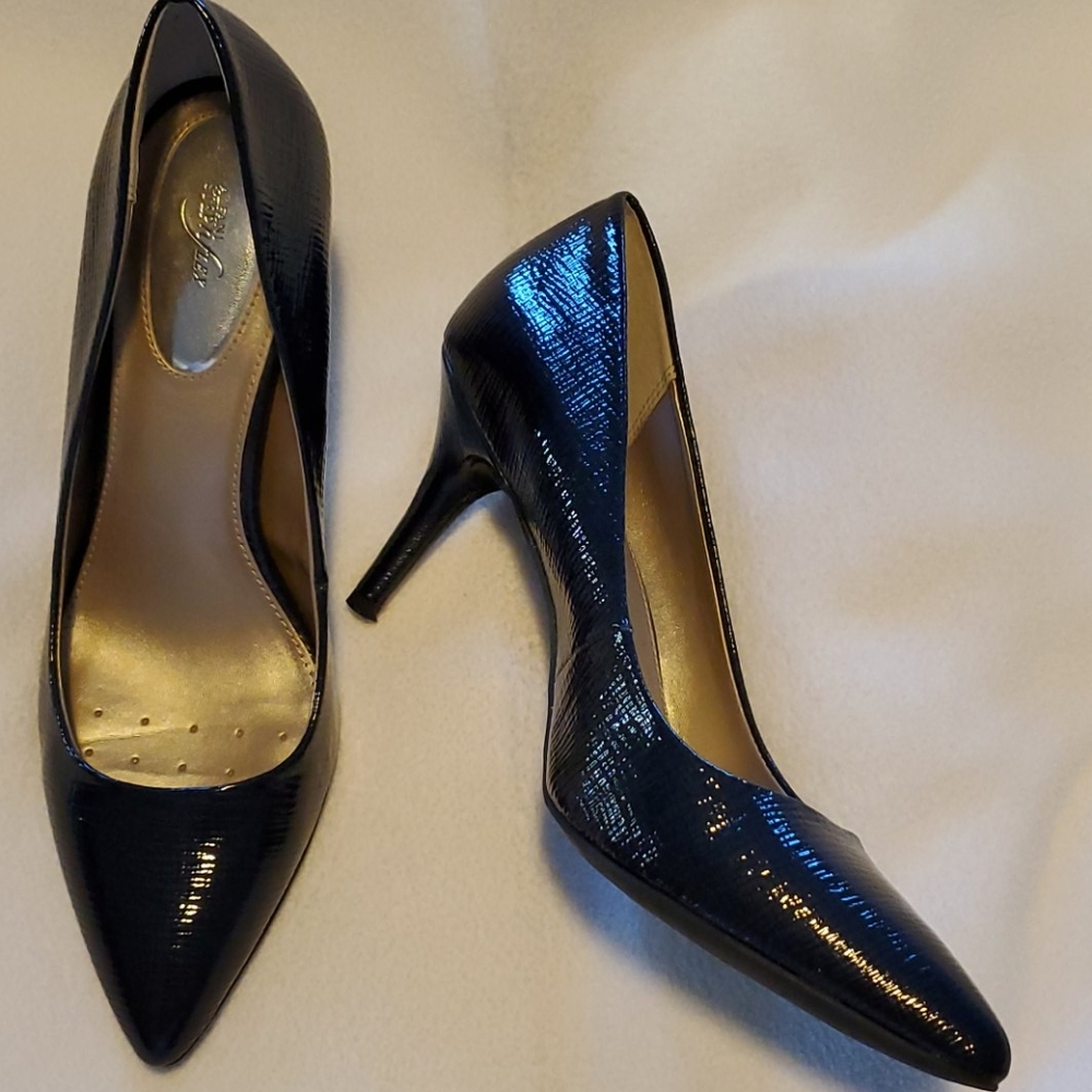 Shoes - Picture 2 of 4